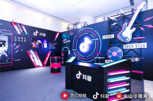 抖音直播点赞怎么算钱(开启首场直播)